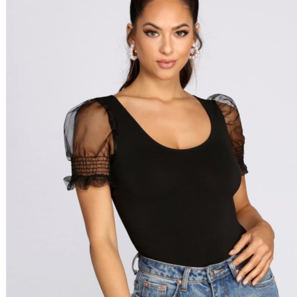 NWT Windsor Puff Sleeve Tshirt